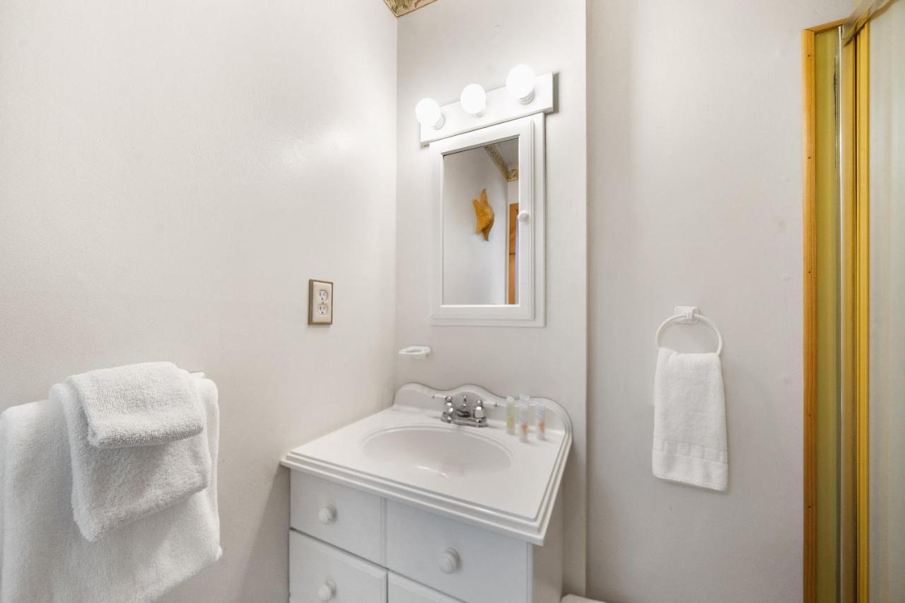 Cozy Condo By Tripp Lake Warrensburg Екстер'єр фото
